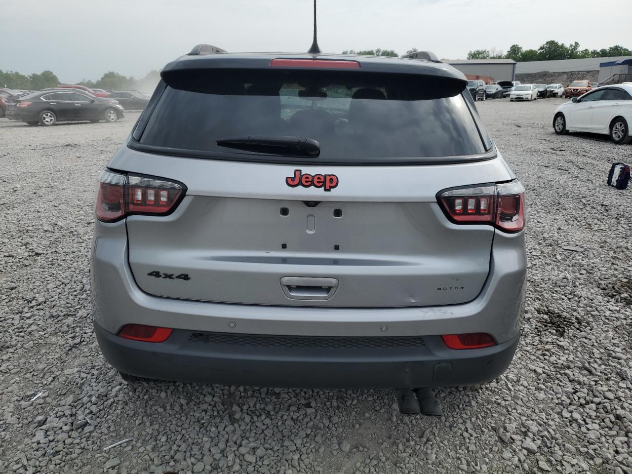 3C4NJDBB9JT316302 2018 Jeep Compass Latitude