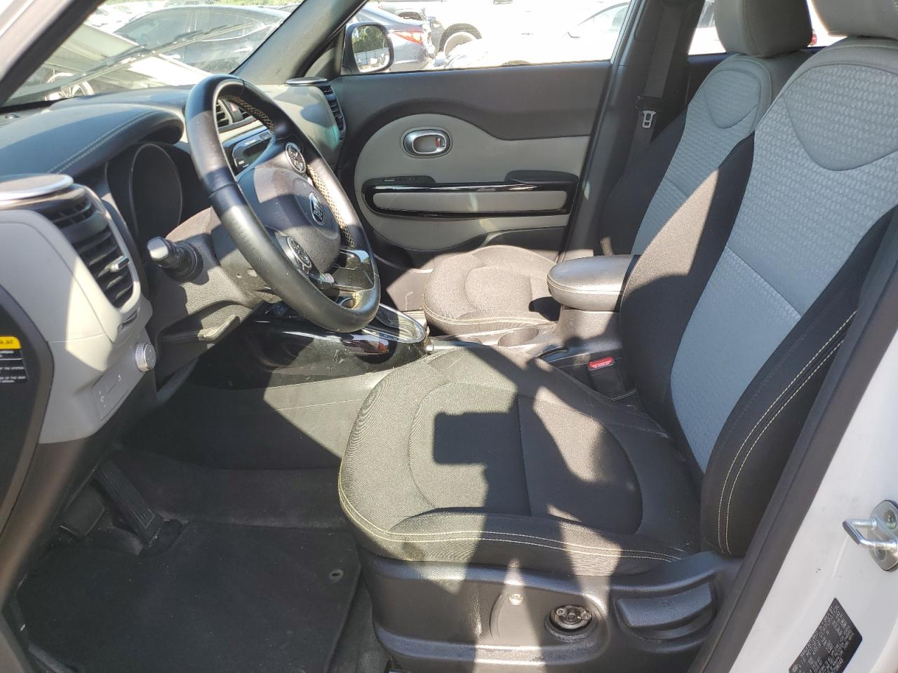 KNDJP3A56F7196148 2015 Kia Soul +