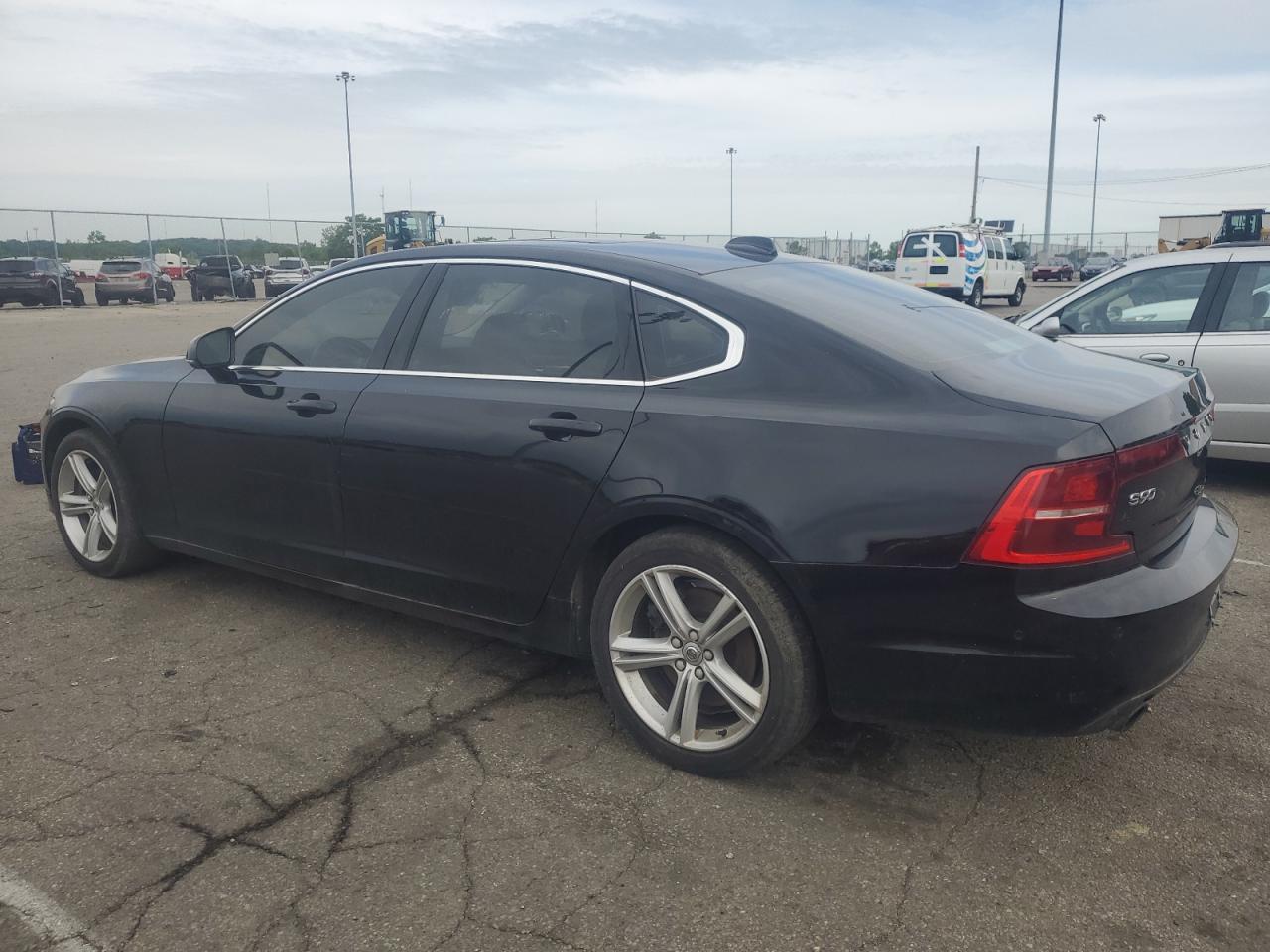 LVY982MKXJP016313 2018 Volvo S90 T5 Momentum