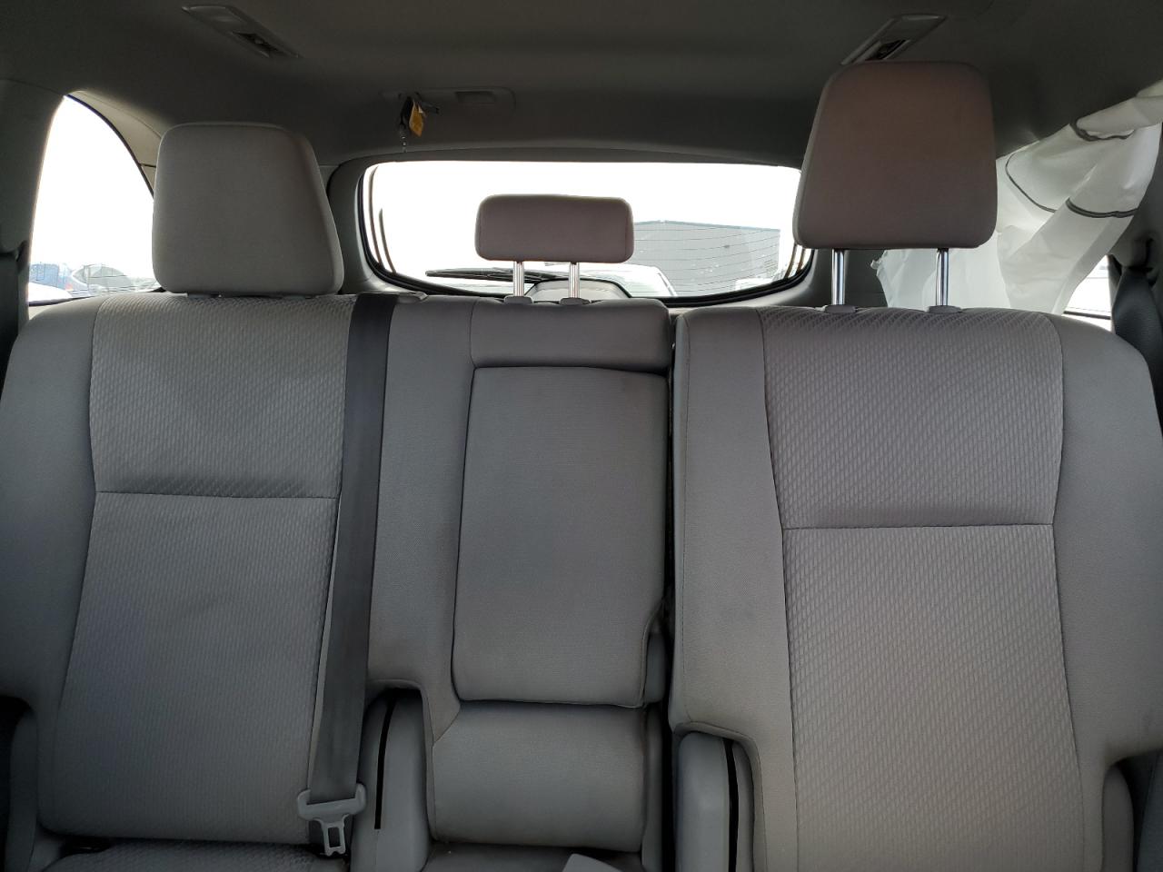 5TDZARFH8KS060551 2019 Toyota Highlander Le