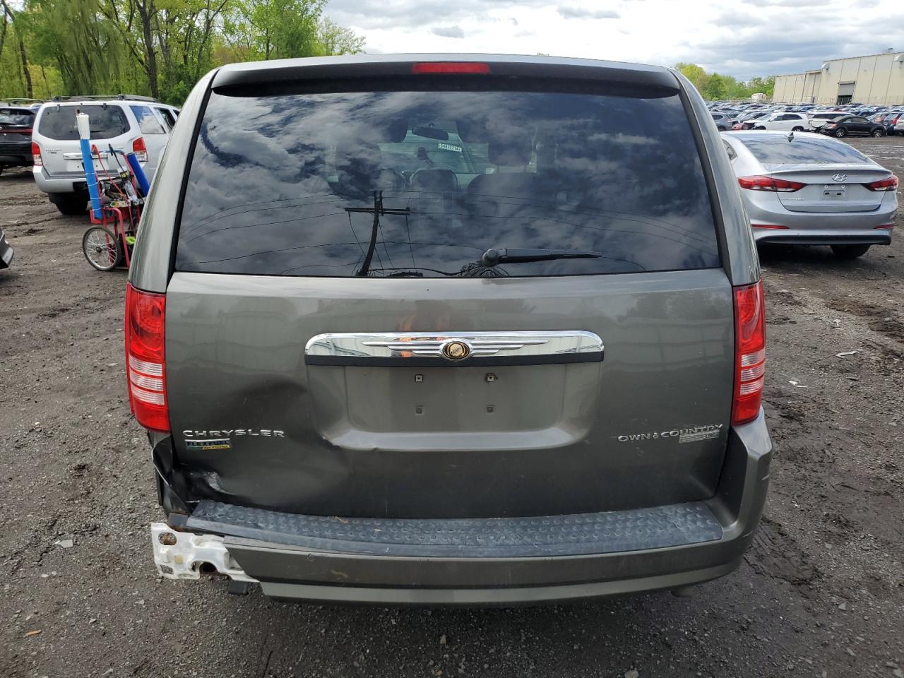 2A4RR4DE0AR322889 2010 Chrysler Town & Country Lx