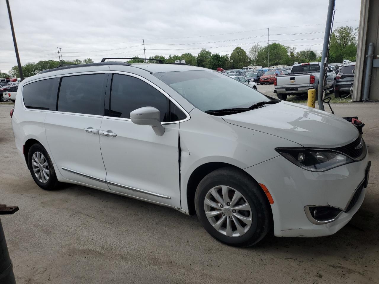 2017 Chrysler Pacifica Touring L vin: 2C4RC1BG2HR675946