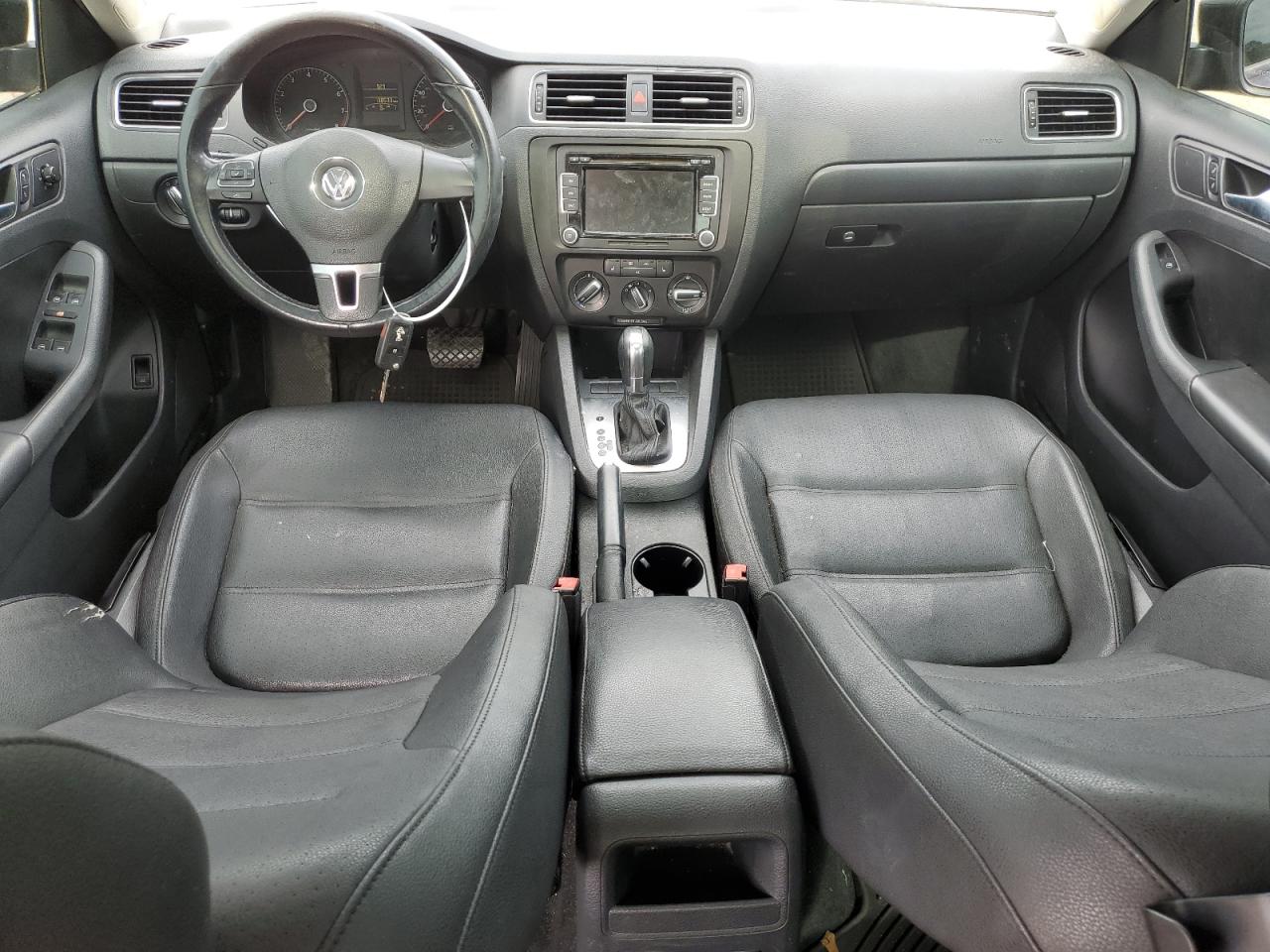 3VWDZ7AJXBM308863 2011 Volkswagen Jetta Se