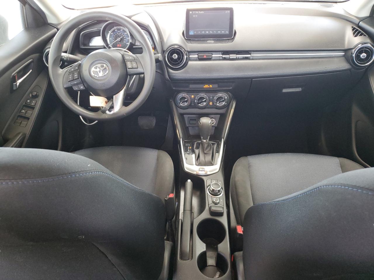 3MYDLBYV5JY327958 2018 Toyota Yaris Ia