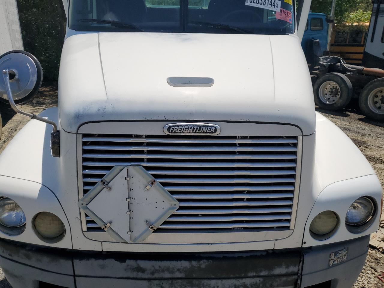 Lot #2507759700 2002 FREIGHTLINER CONVENTION