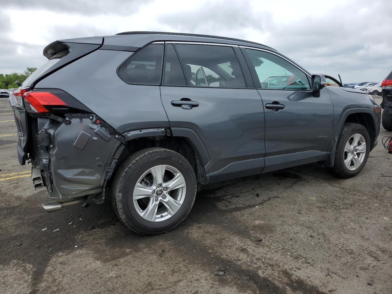 2T3P1RFV2MC187991 2021 Toyota Rav4 Xle