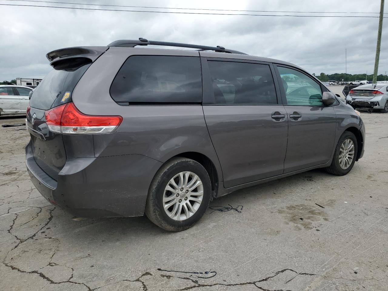 5TDYK3DC8DS339871 2013 Toyota Sienna Xle