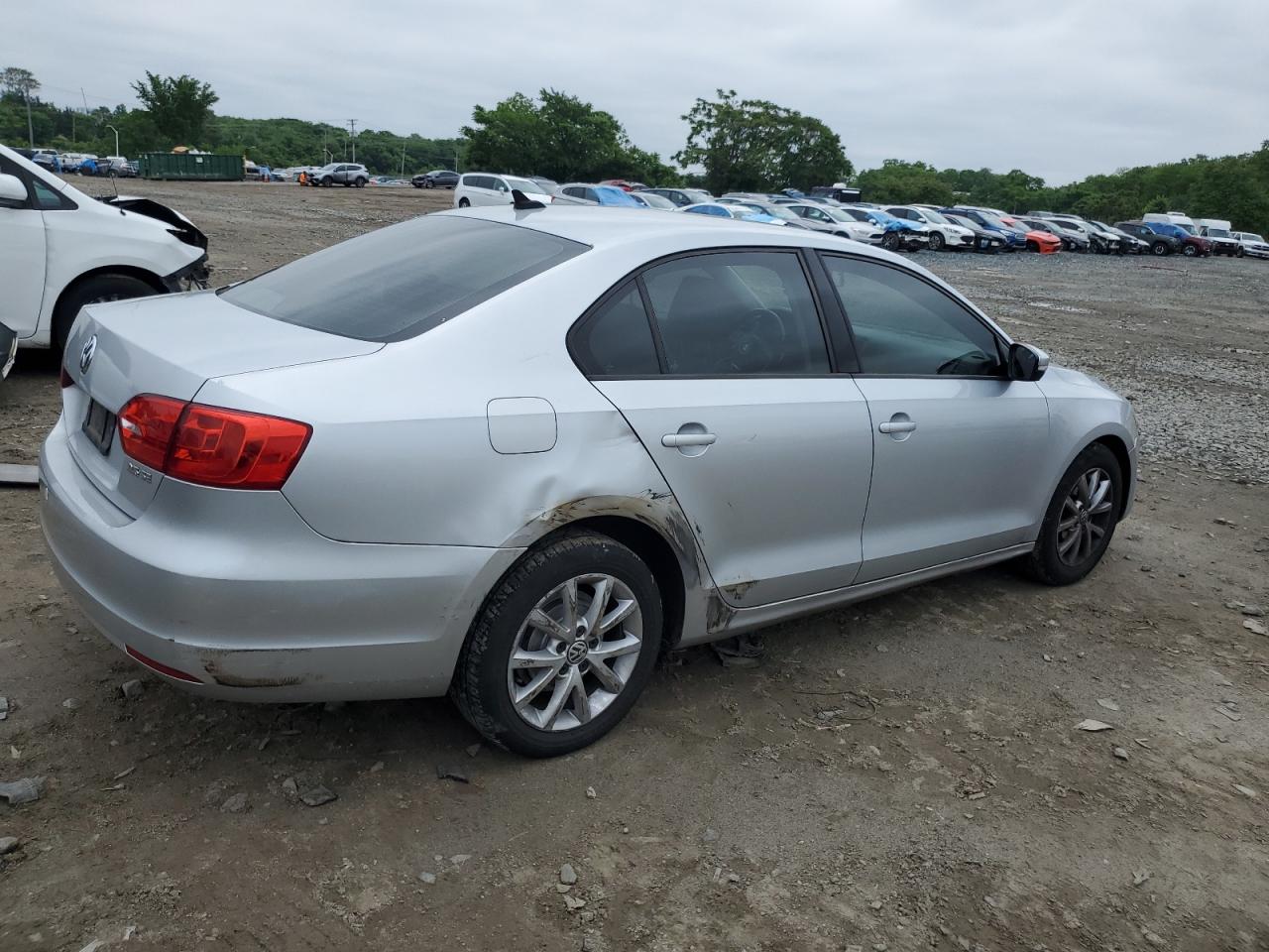 3VWDZ7AJ2BM347172 2011 Volkswagen Jetta Se