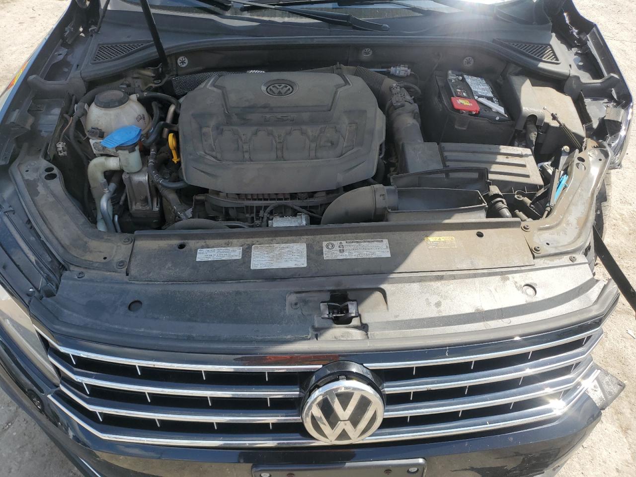 1VWLA7A35KC010047 2019 Volkswagen Passat Wolfsburg