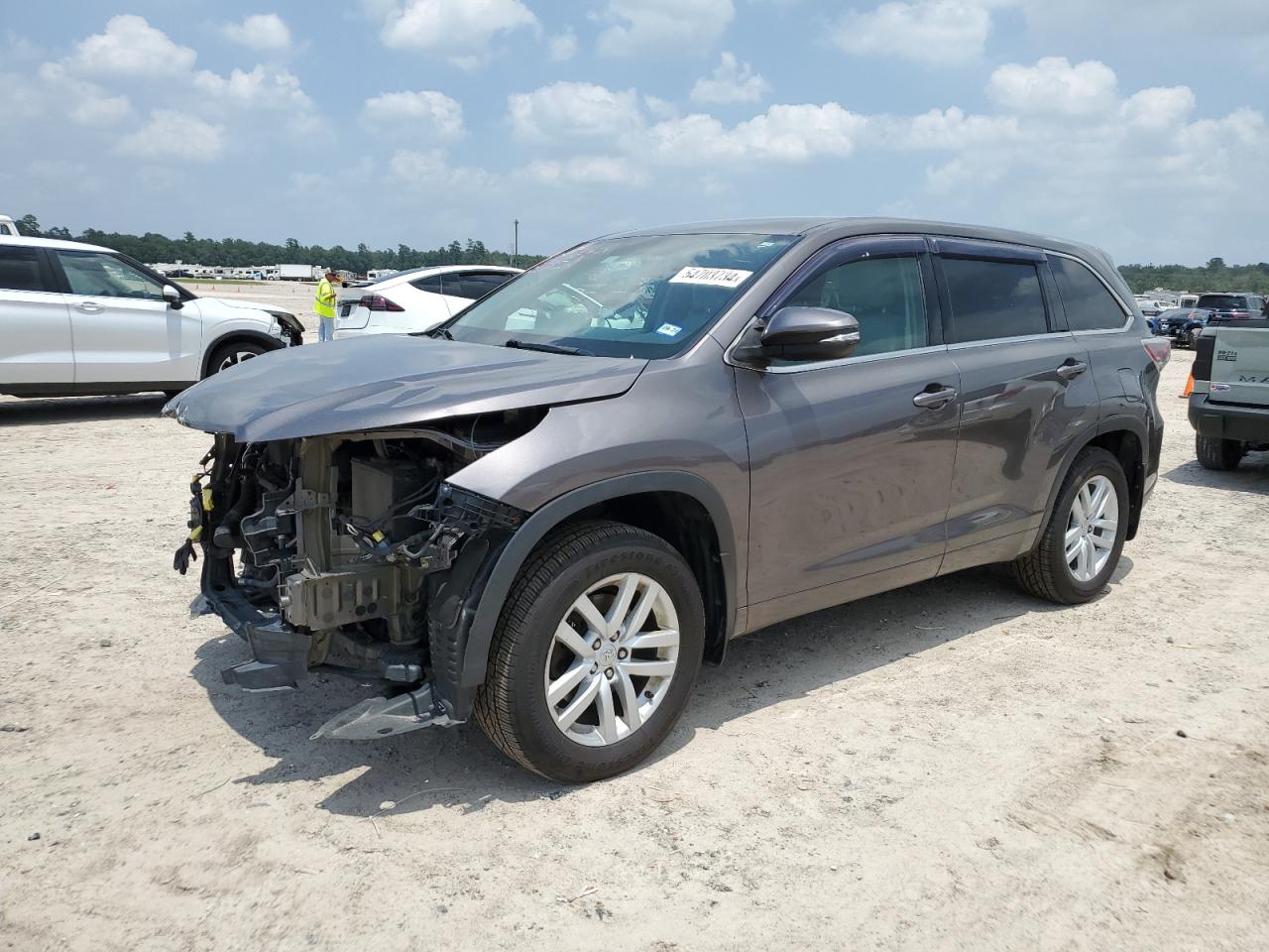 5TDBKRFHXFS076870 2015 Toyota Highlander Le