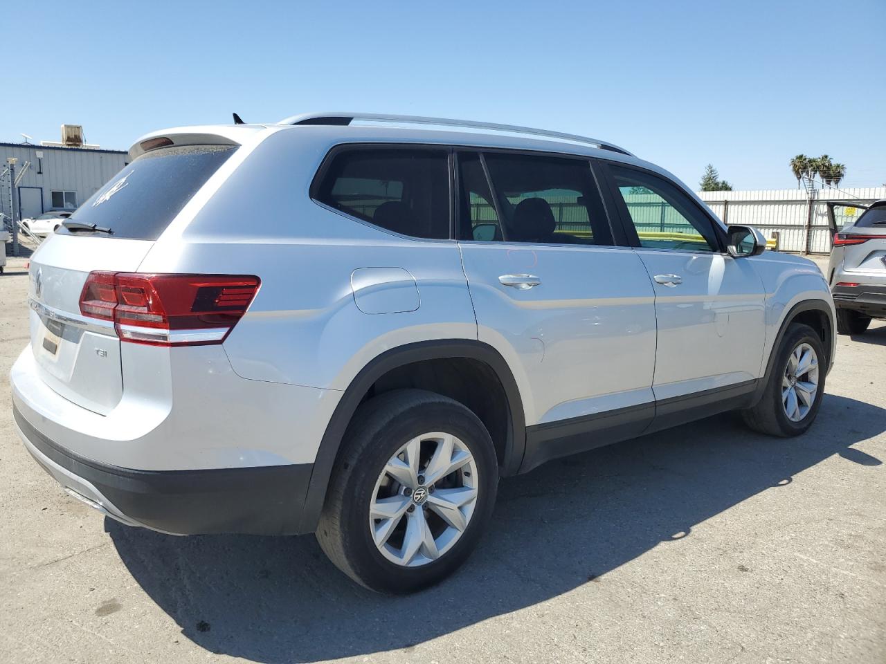 1V2DP2CA0JC598036 2018 Volkswagen Atlas Se