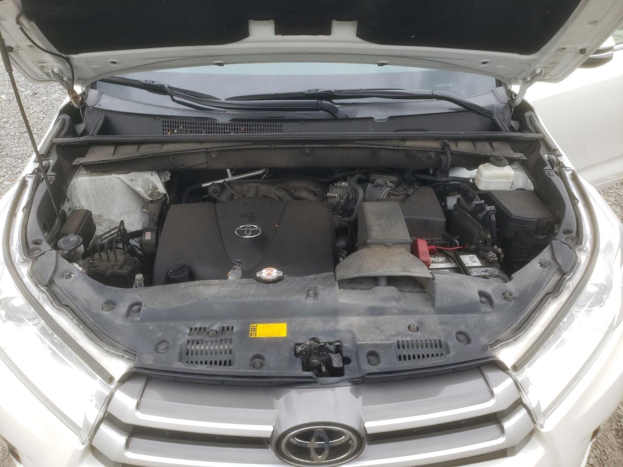 5TDJZRFH5JS556167 2018 Toyota Highlander Se
