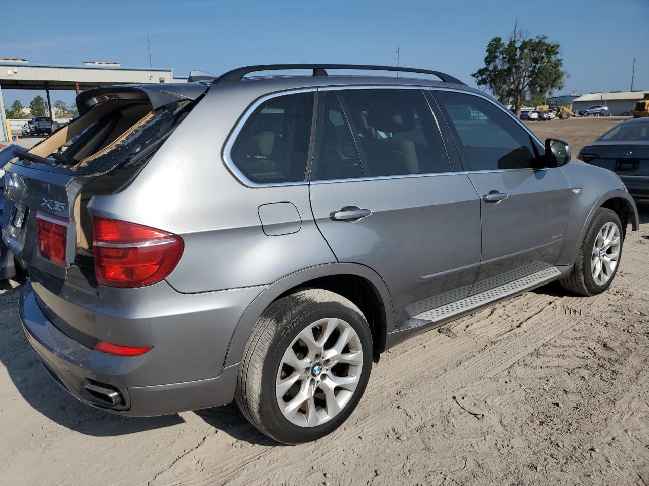 5UXZV8C58BL417395 2011 BMW X5 xDrive50I