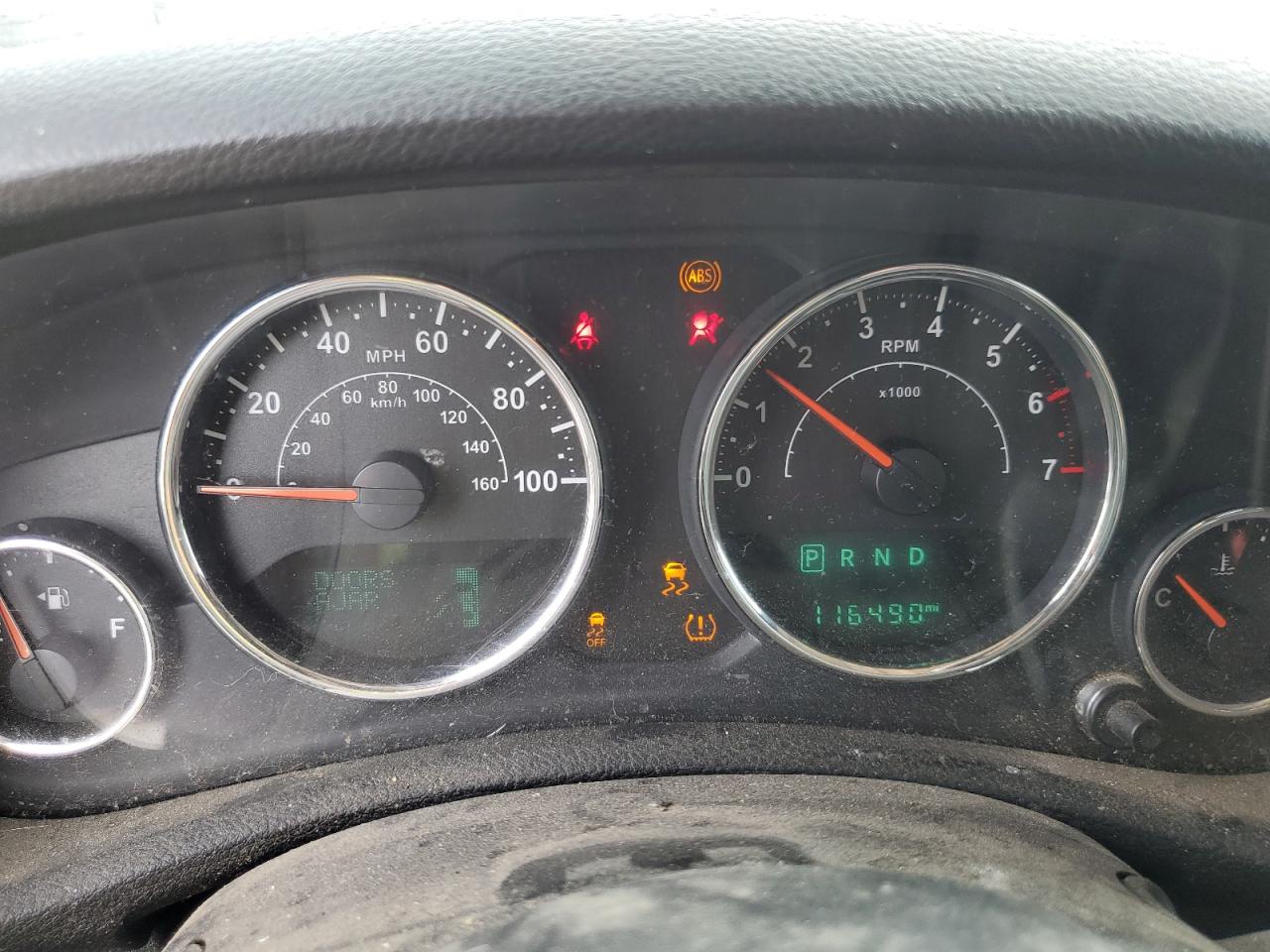 1C4BJWEG3JL840465 2018 Jeep Wrangler Unlimited Sahara