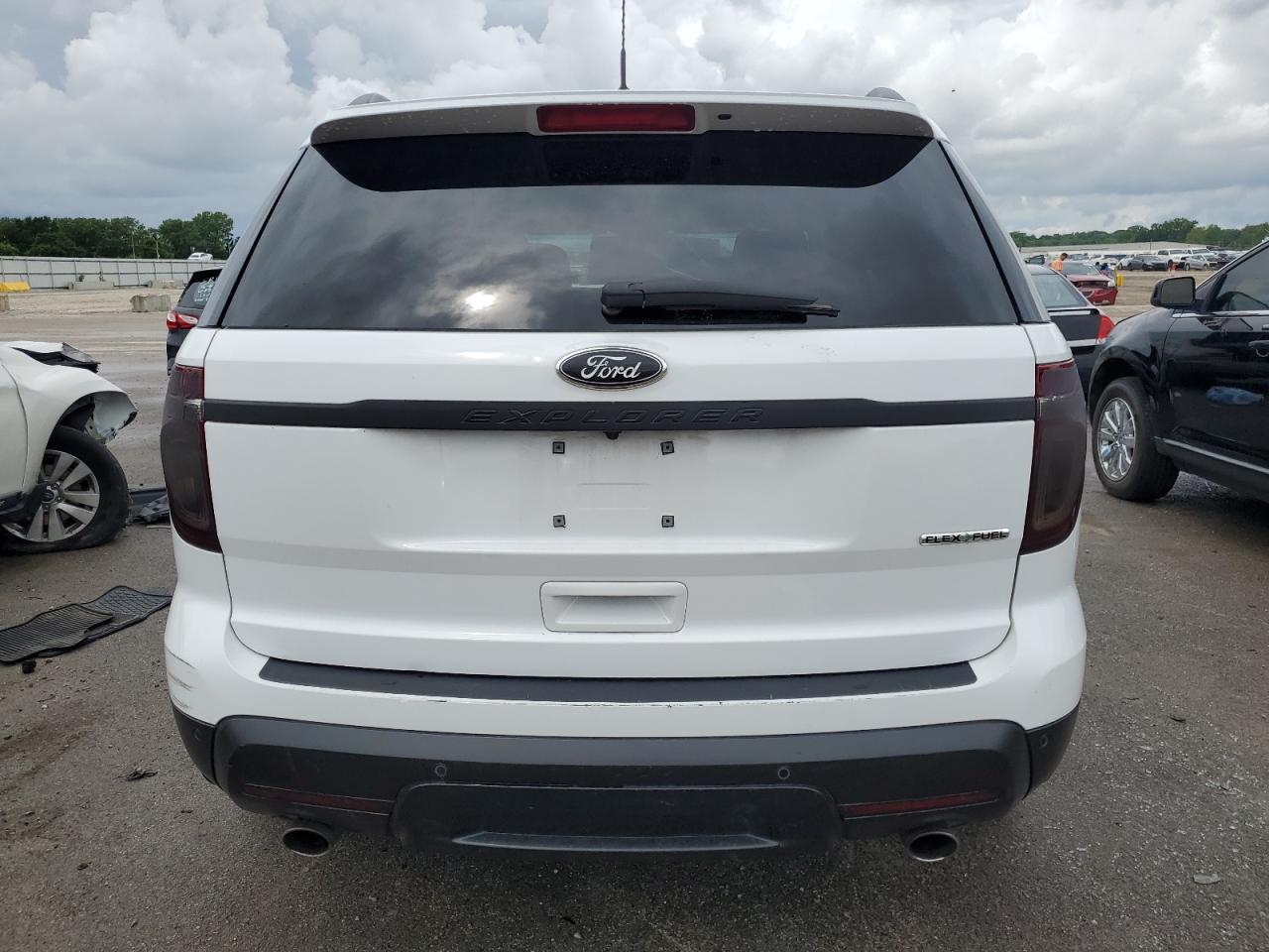 2014 Ford Explorer vin: 1FM5K7B89EGA50143