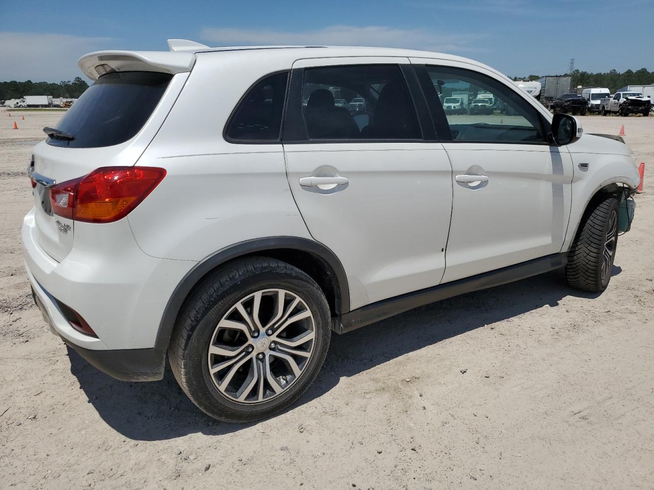 JA4AP3AU0JU024970 2018 Mitsubishi Outlander Sport Es