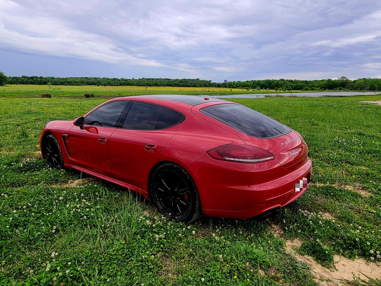 2015 Porsche Panamera Gts vin: WP0AF2A7XFL080182