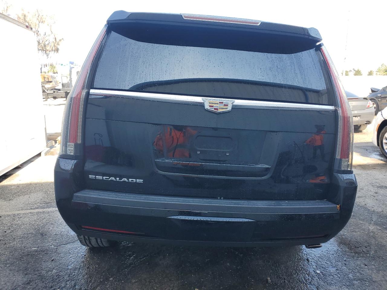 1GYS3AKJ2HR395831 2017 Cadillac Escalade