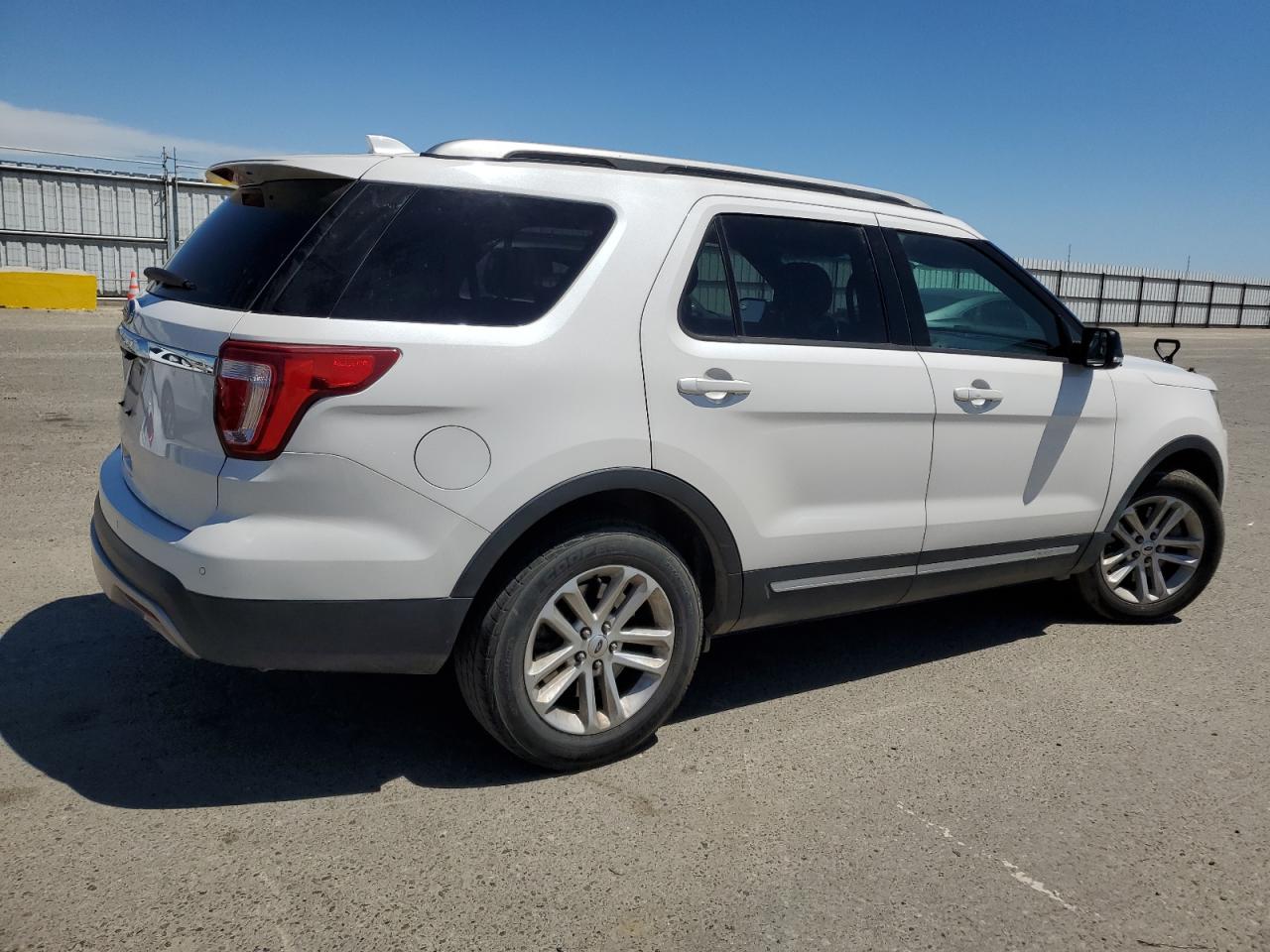 1FM5K7D88GGD29325 2016 Ford Explorer Xlt