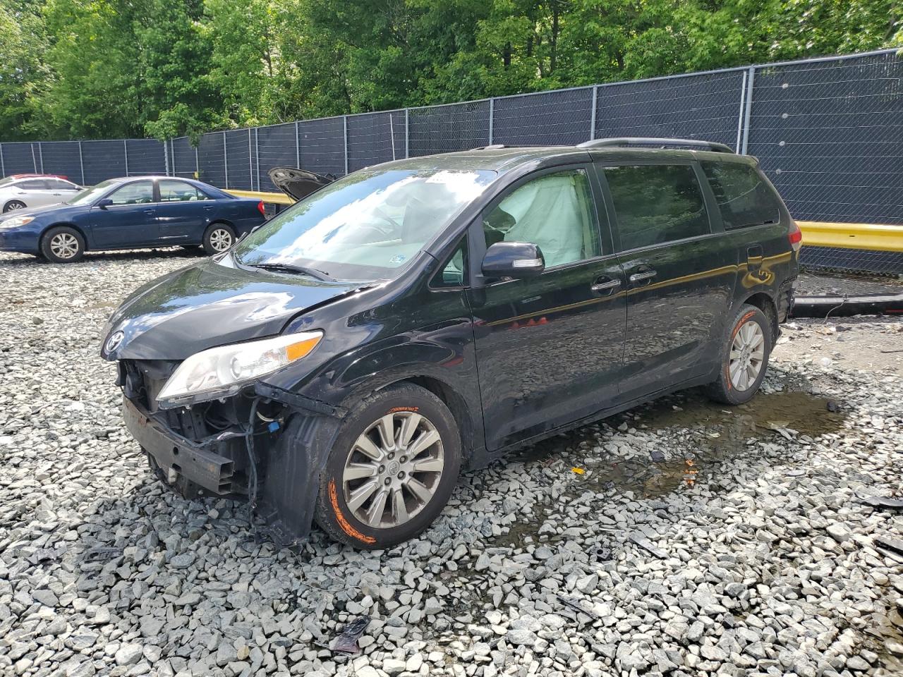 5TDDK3DC1ES094086 2014 Toyota Sienna Xle