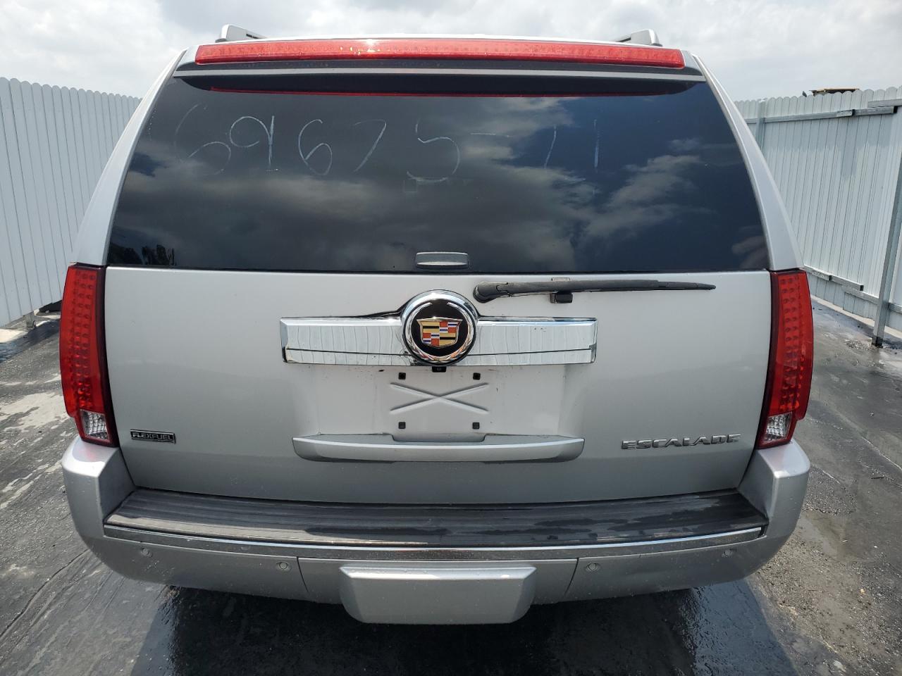 1GYUCBEF7AR256967 2010 Cadillac Escalade Luxury