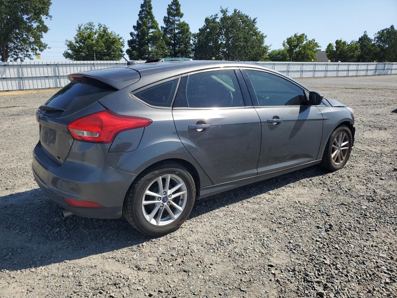 2018 Ford Focus Se vin: 1FADP3K27JL261130