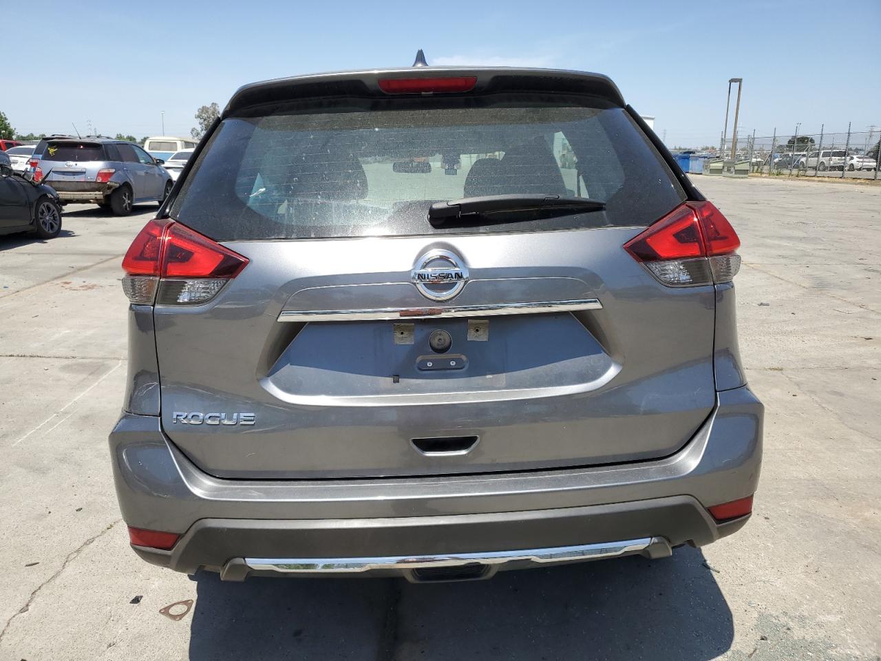 KNMAT2MT1JP582811 2018 Nissan Rogue S