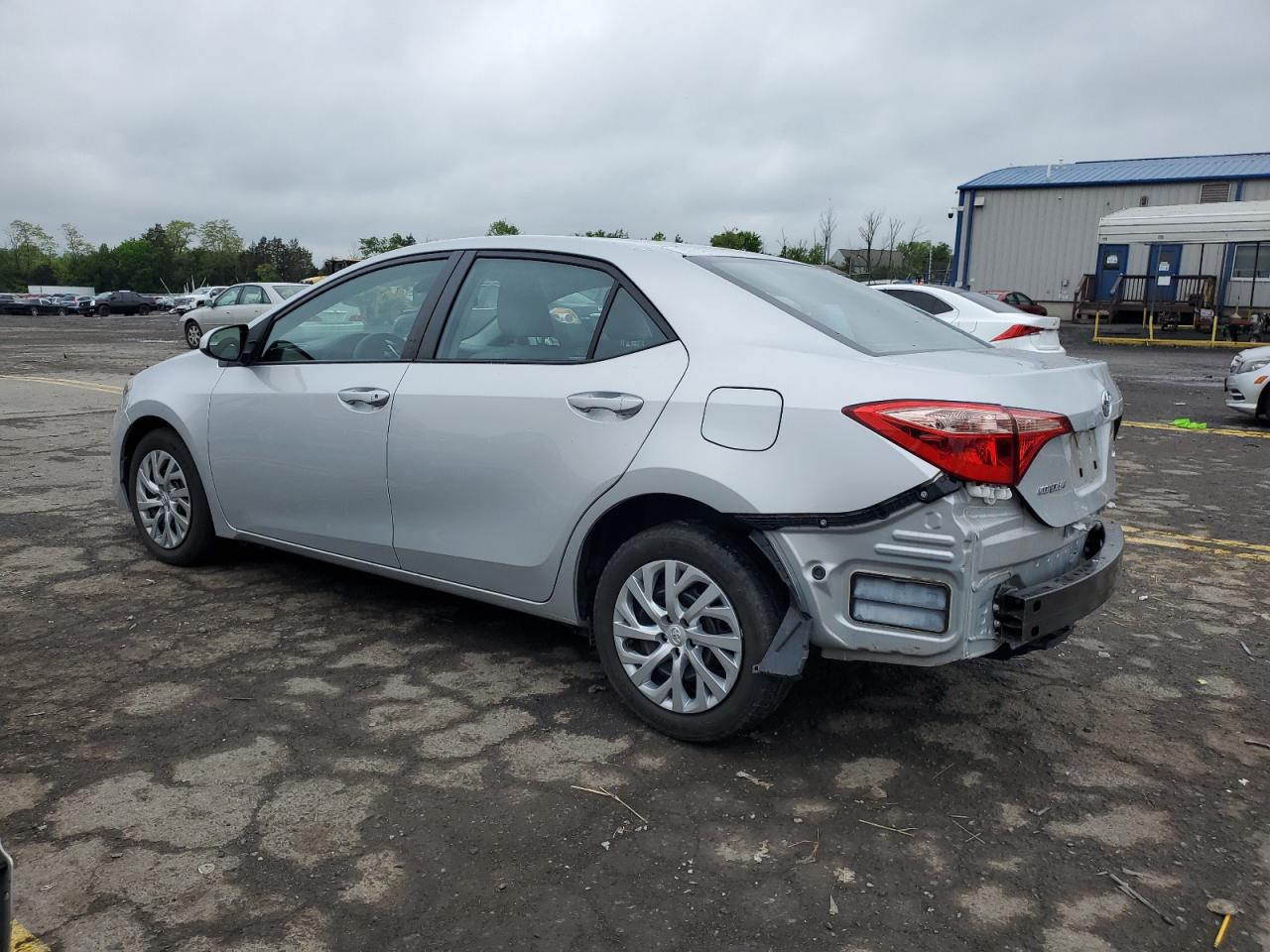 2T1BURHE3JC112428 2018 Toyota Corolla L