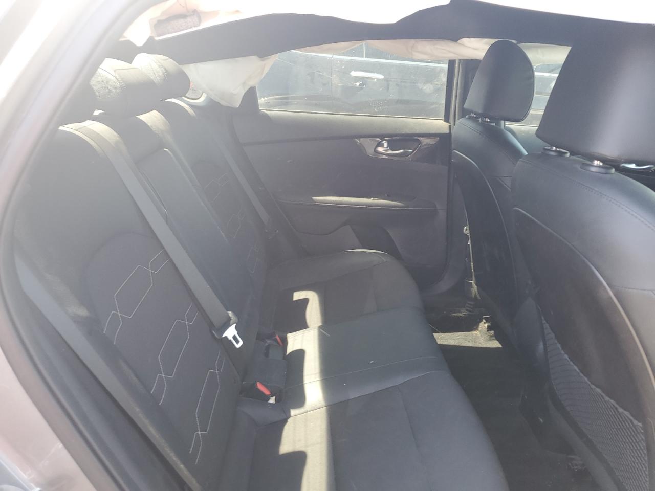 3KPF54AD5NE429914 2022 Kia Forte Gt Line