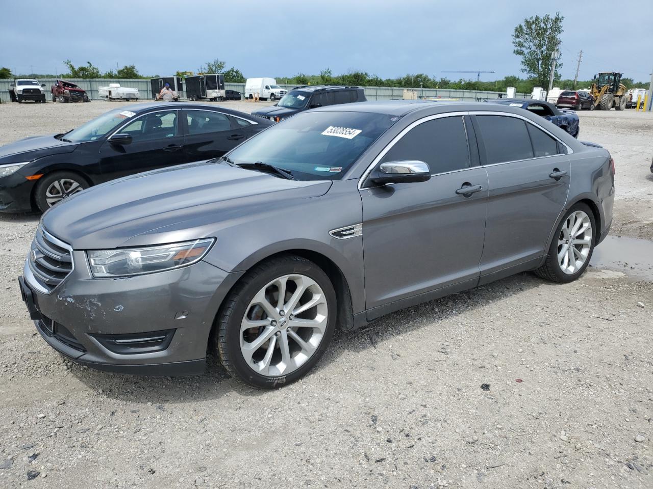 Lot #2909839002 2013 FORD TAURUS LIM