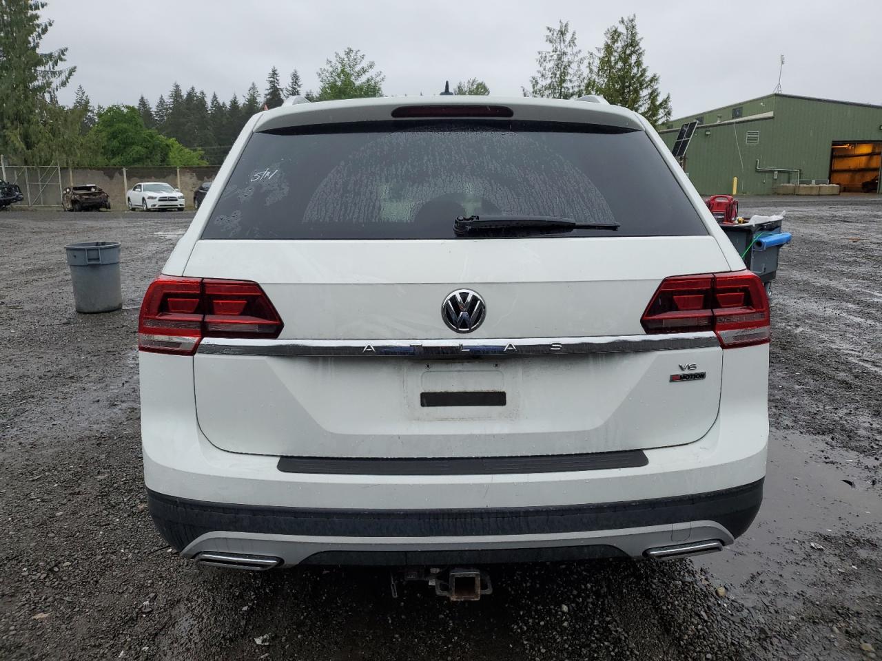 2018 Volkswagen Atlas vin: 1V2HR2CA0JC500800