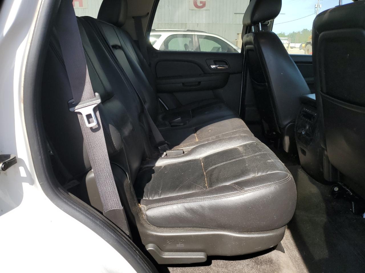 1GNSKBE06BR230106 2011 Chevrolet Tahoe K1500 Lt