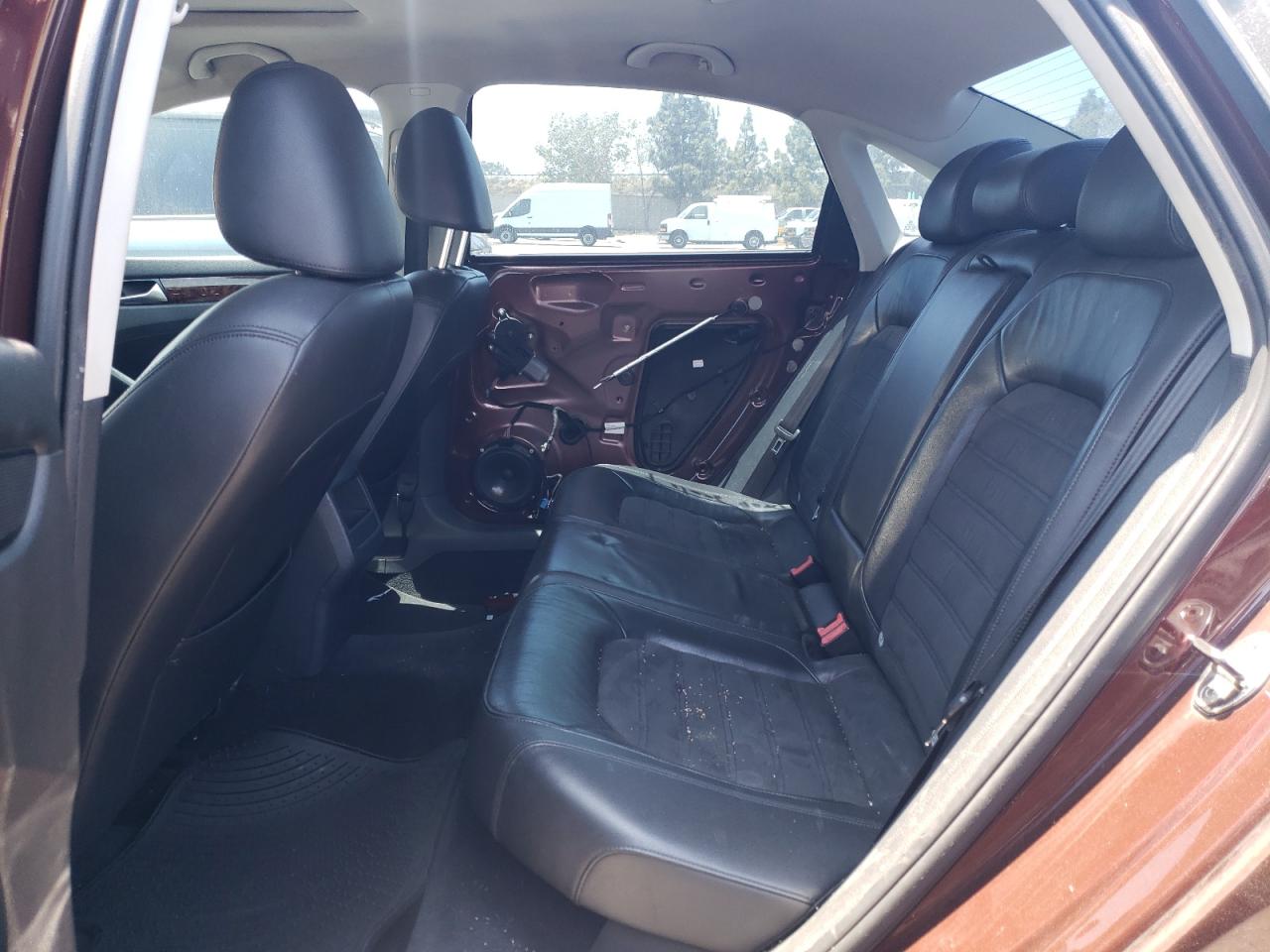 1VWCM7A30CC105141 2012 Volkswagen Passat Sel