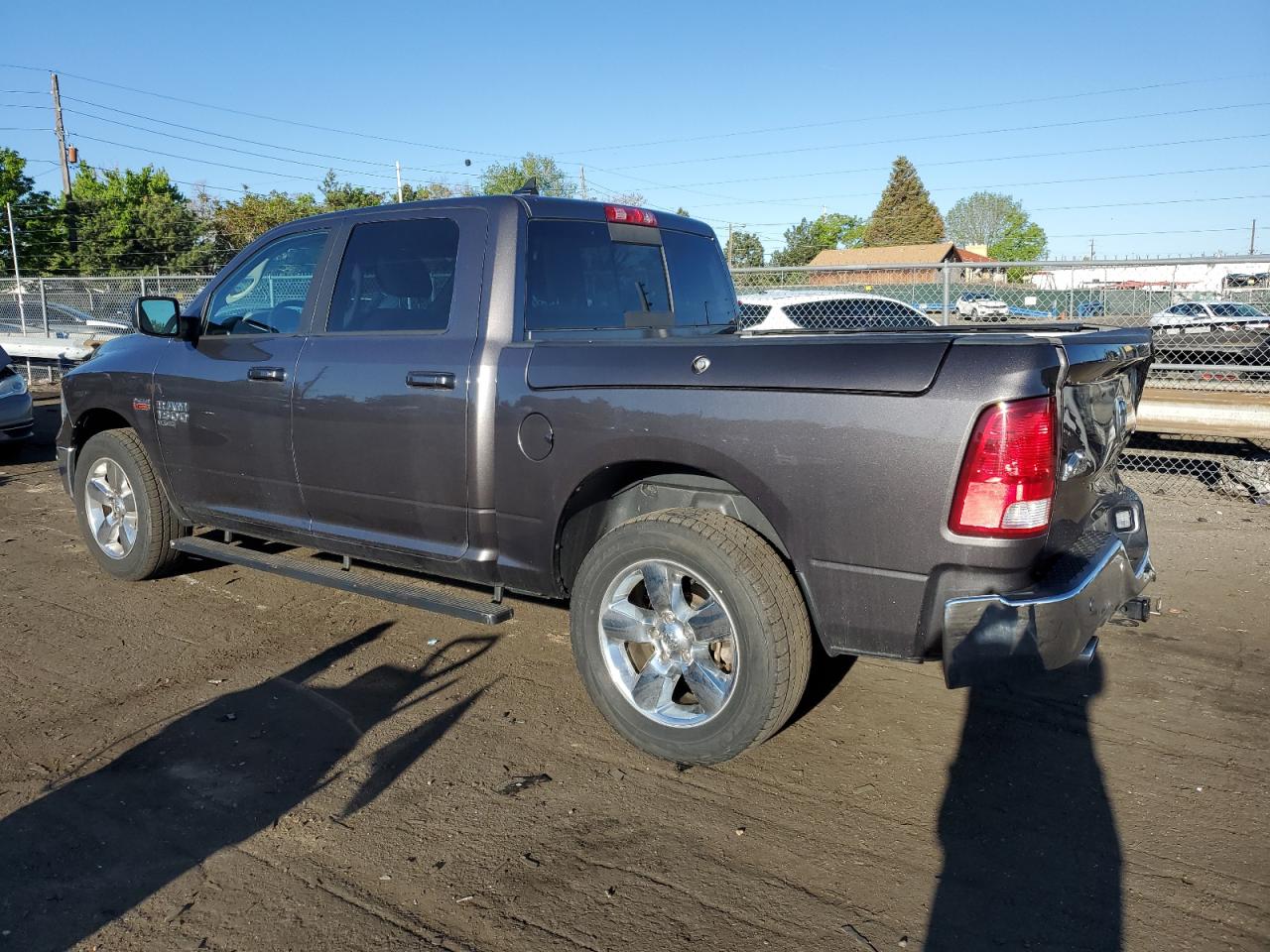 1C6RR7LT5KS527557 2019 Ram 1500 Classic Slt