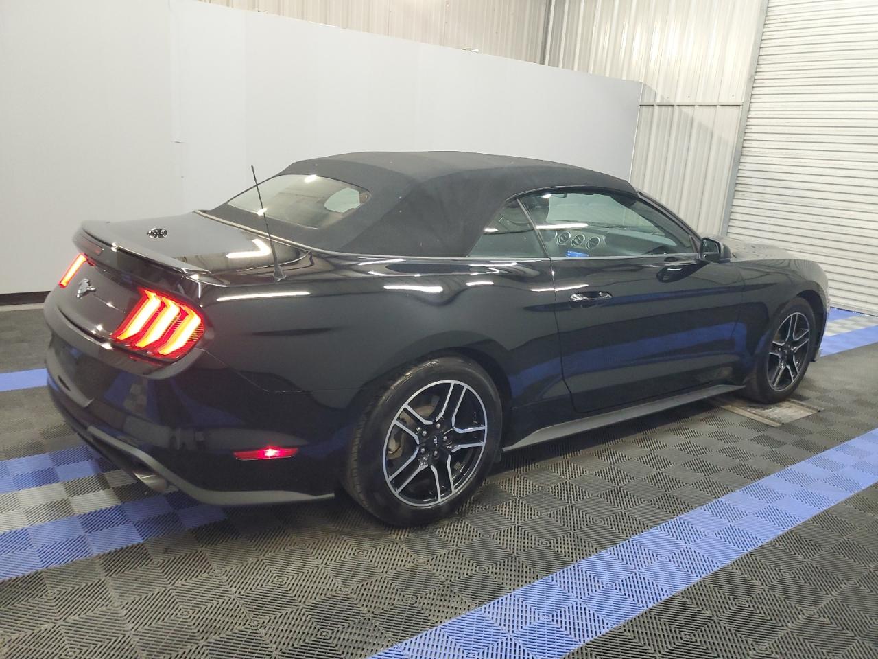 2022 Ford Mustang vin: 1FATP8UH4N5121377