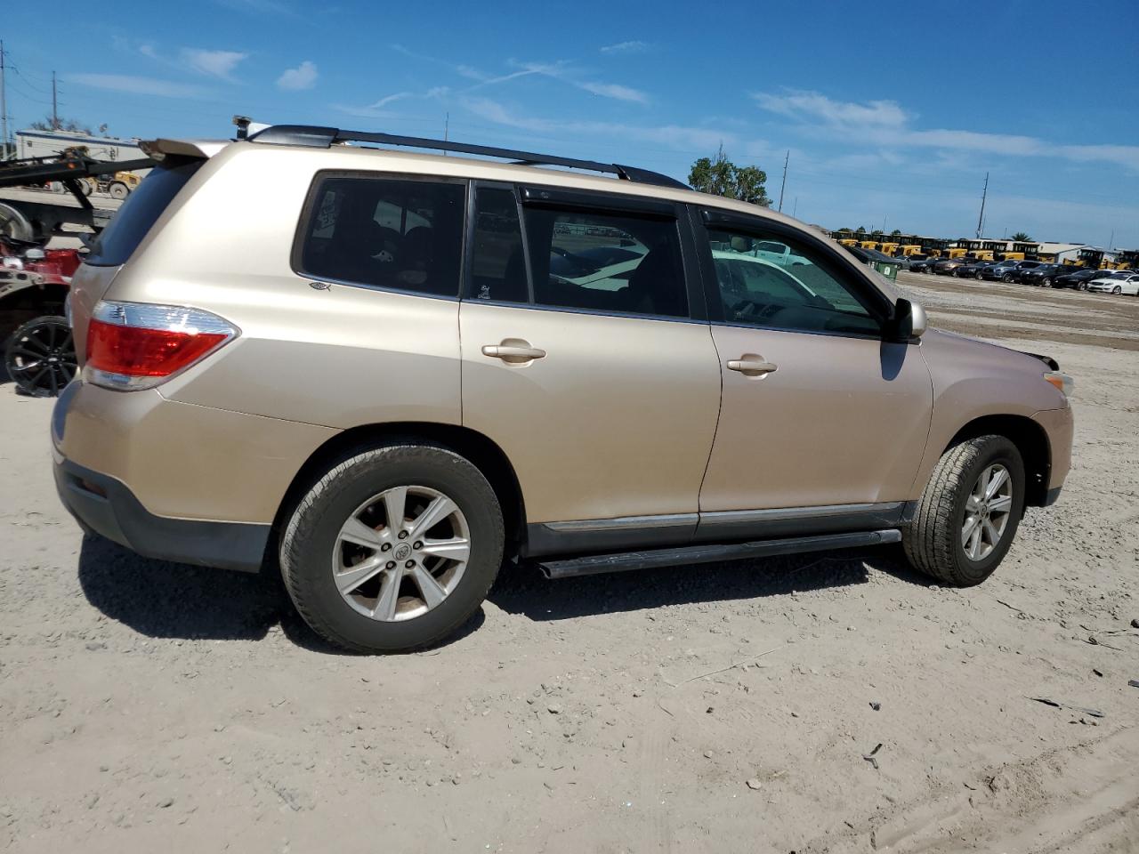 5TDBK3EH7BS059372 2011 Toyota Highlander Base