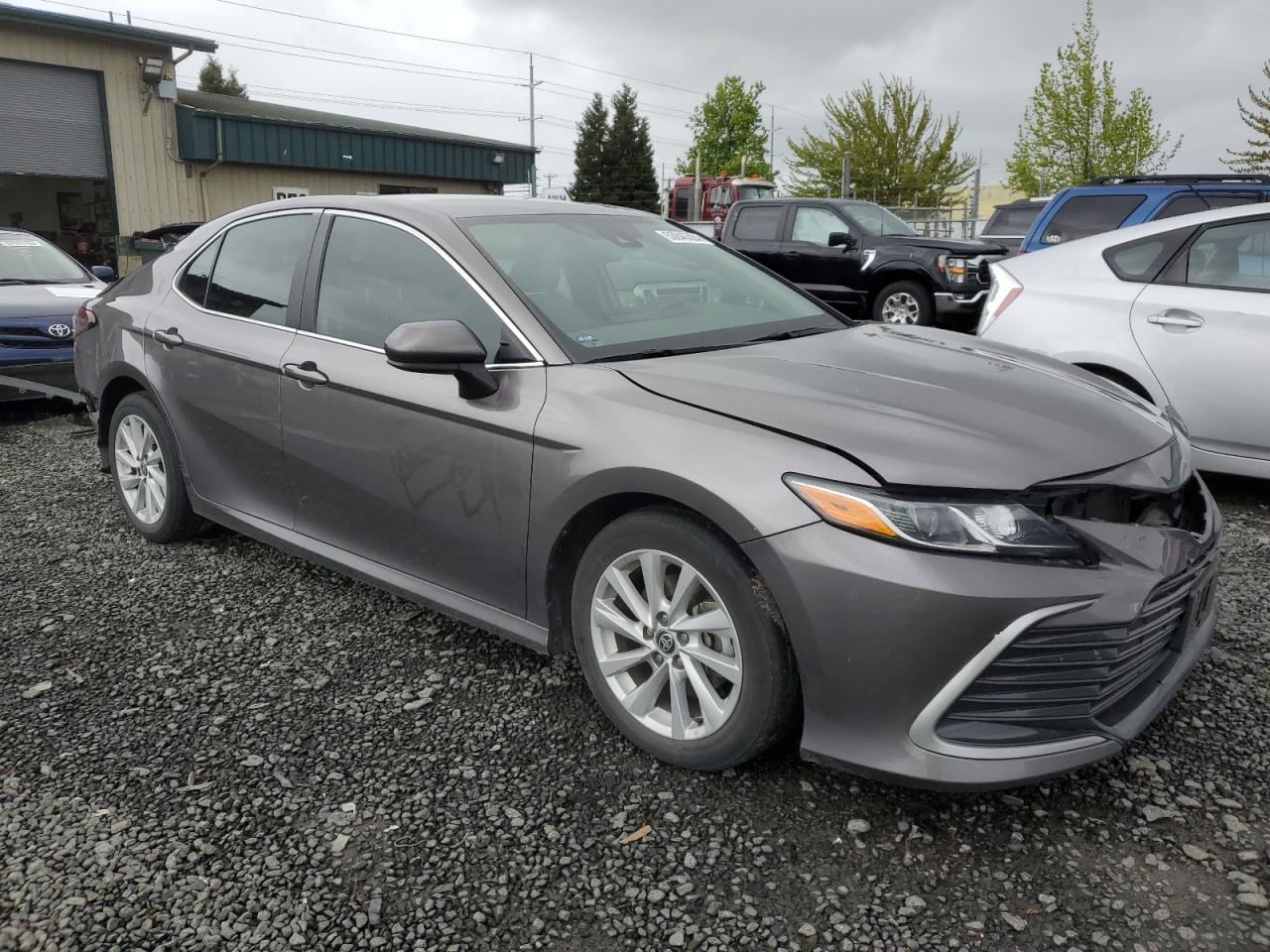 2021 Toyota Camry Le vin: 4T1C11AK6MU452013