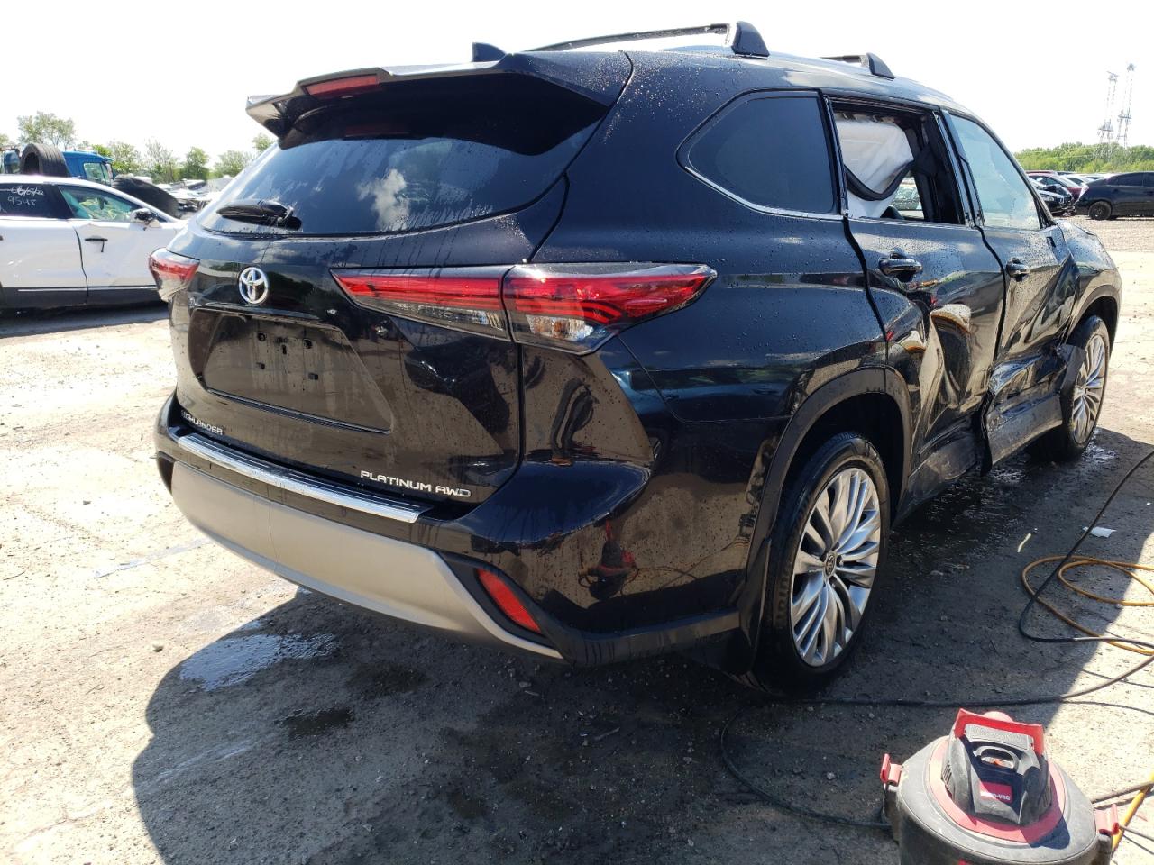 5TDFZRBH8NS235404 2022 Toyota Highlander Platinum