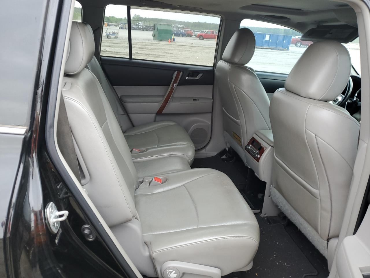 5TDDK3EH1BS085992 2011 Toyota Highlander Limited