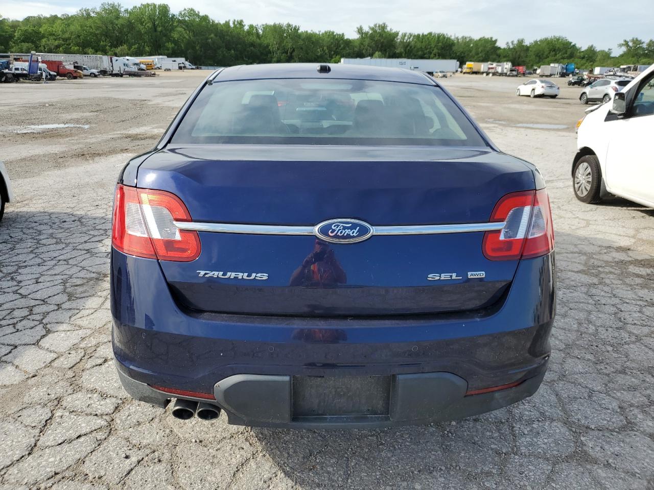 1FAHP2HW2BG155359 2011 Ford Taurus Sel