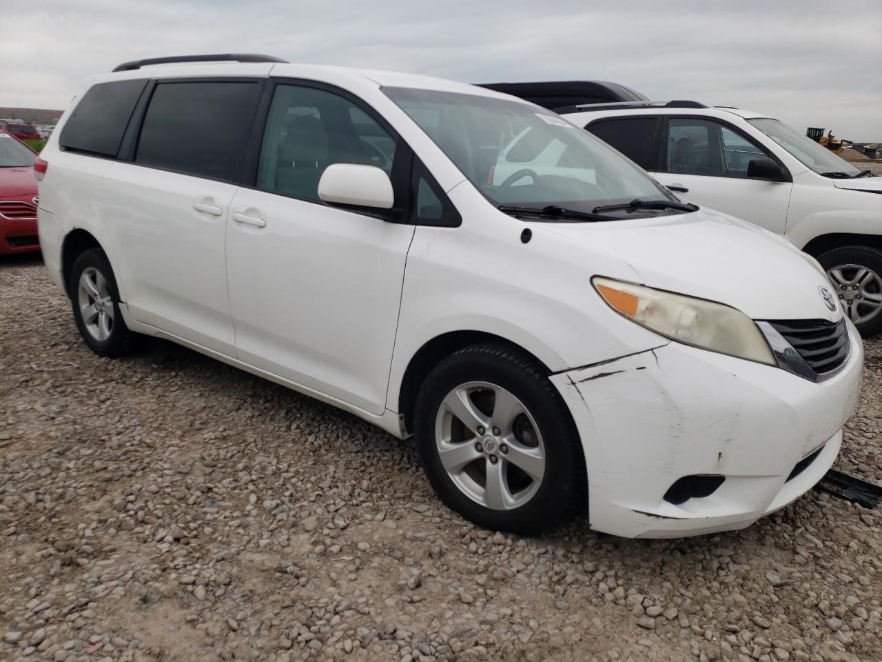 5TDKA3DCXBS008893 2011 Toyota Sienna Base