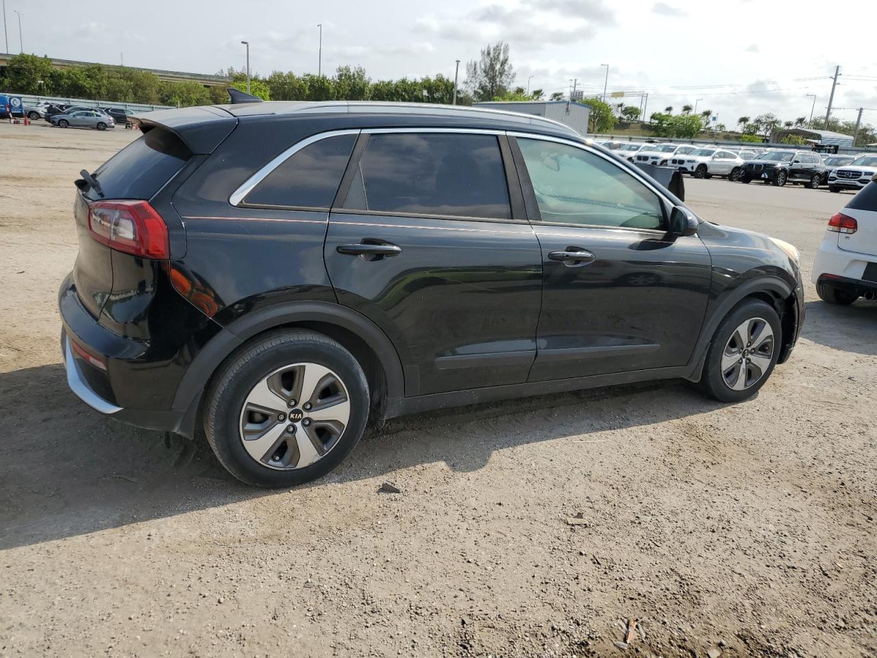 KNDCB3LC4H5089164 2017 Kia Niro Fe