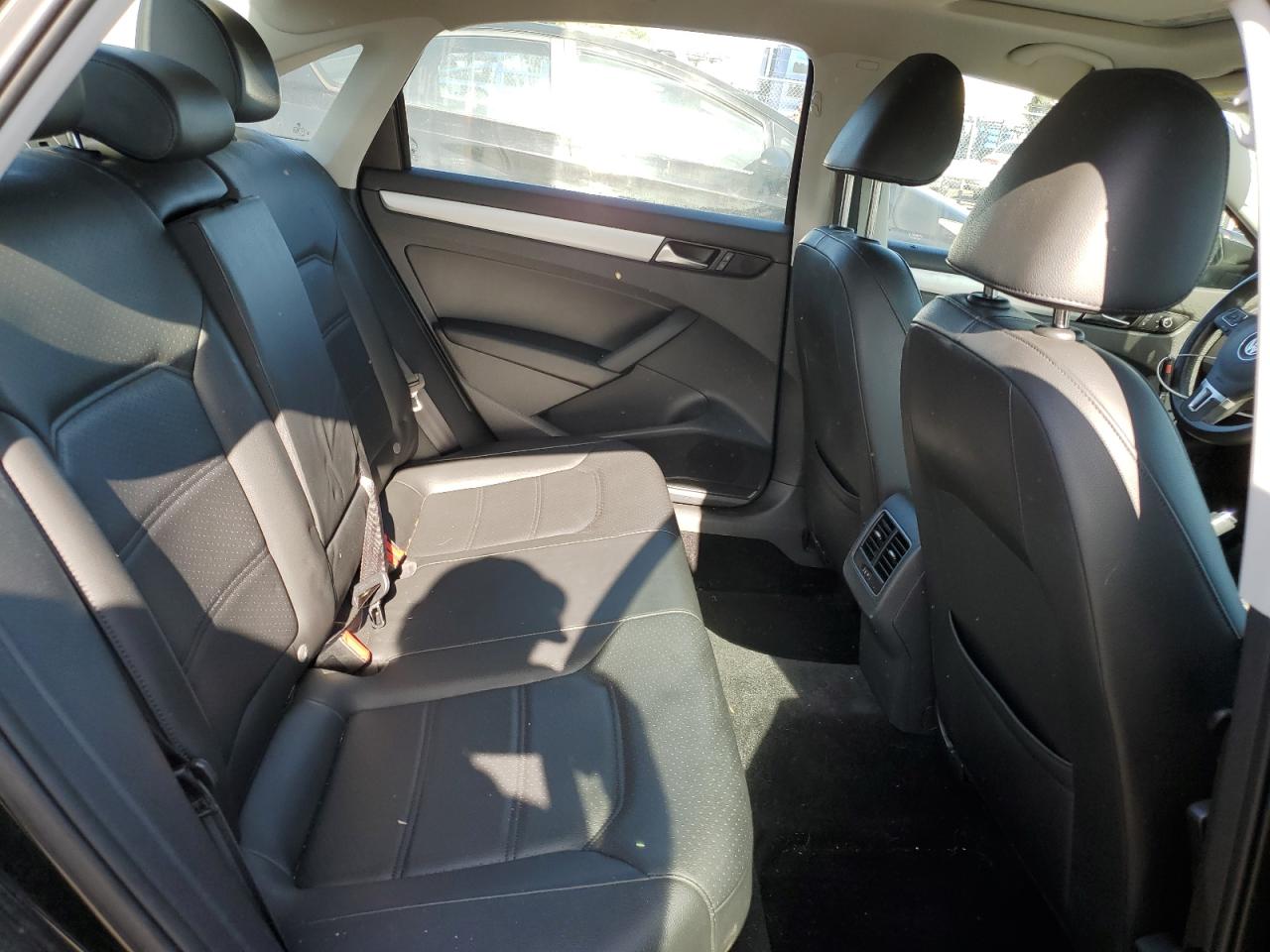 1VWBH7A34DC078639 2013 Volkswagen Passat Se