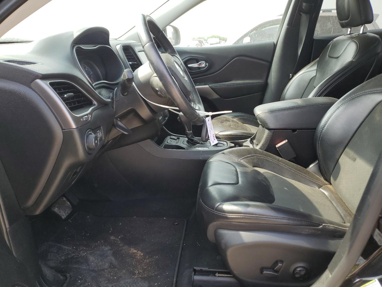 1C4PJLLB2KD403662 2019 Jeep Cherokee Latitude Plus