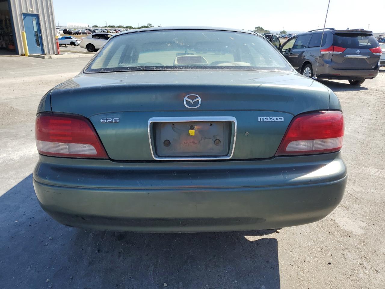 1YVGF22CXW5693035 1998 Mazda 626 Dx