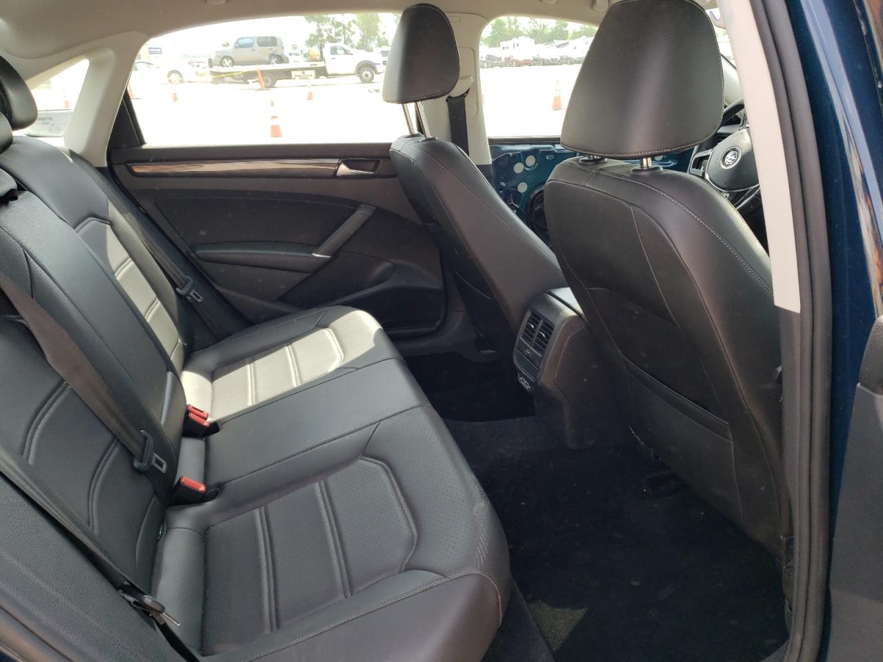 1VWMA7A32LC024333 2020 Volkswagen Passat R-Line