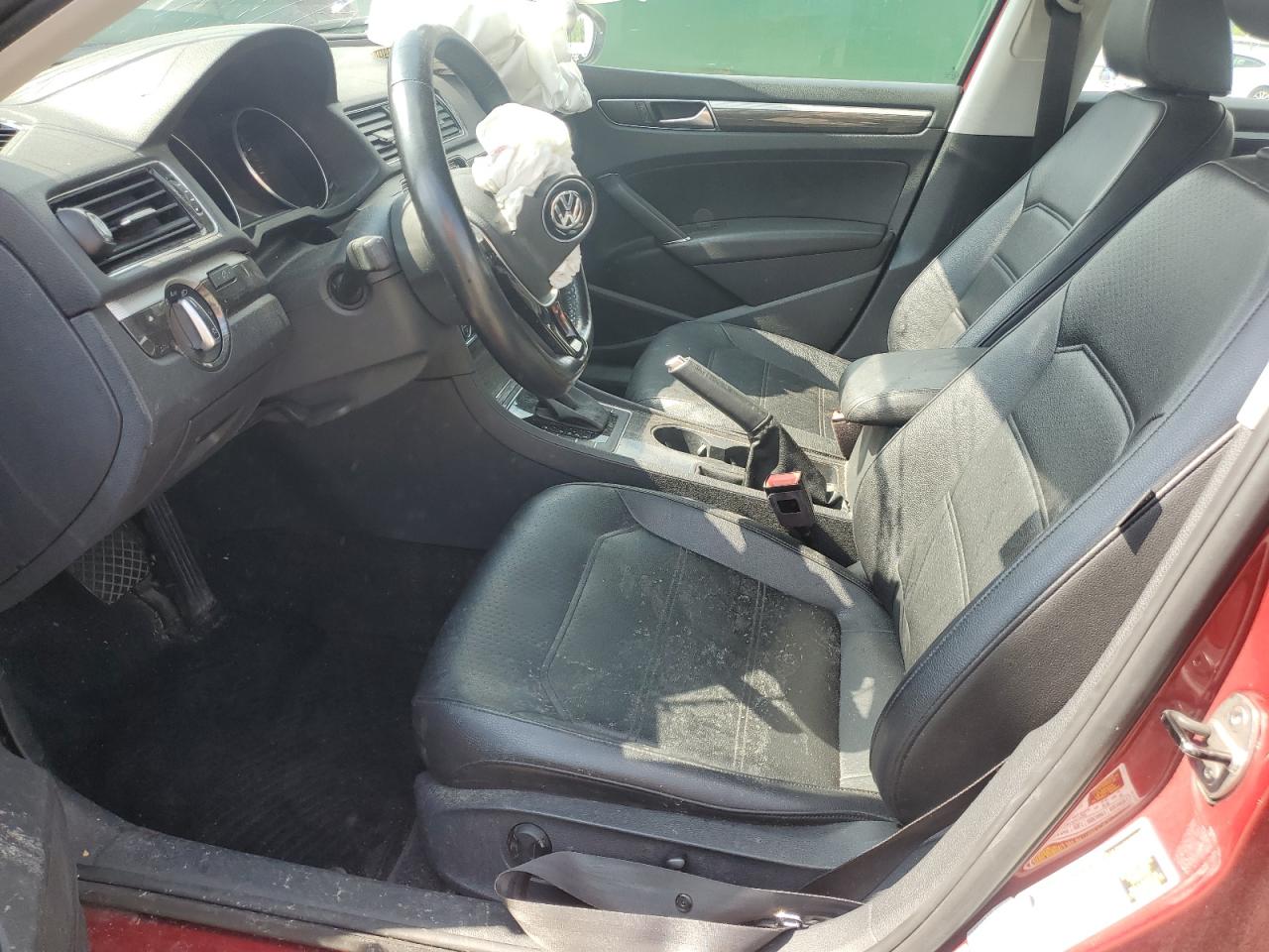 1VWBT7A39HC039923 2017 Volkswagen Passat Se