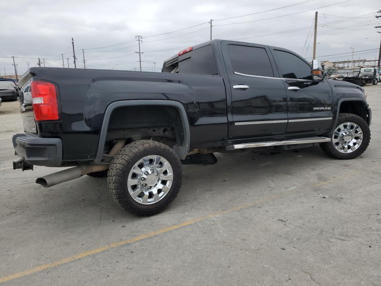 2015 GMC Sierra K2500 Denali vin: 1GT120E88FF623269