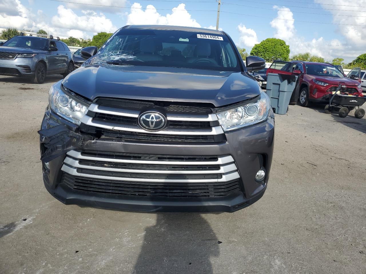 5TDZZRFH7KS341099 2019 Toyota Highlander Le