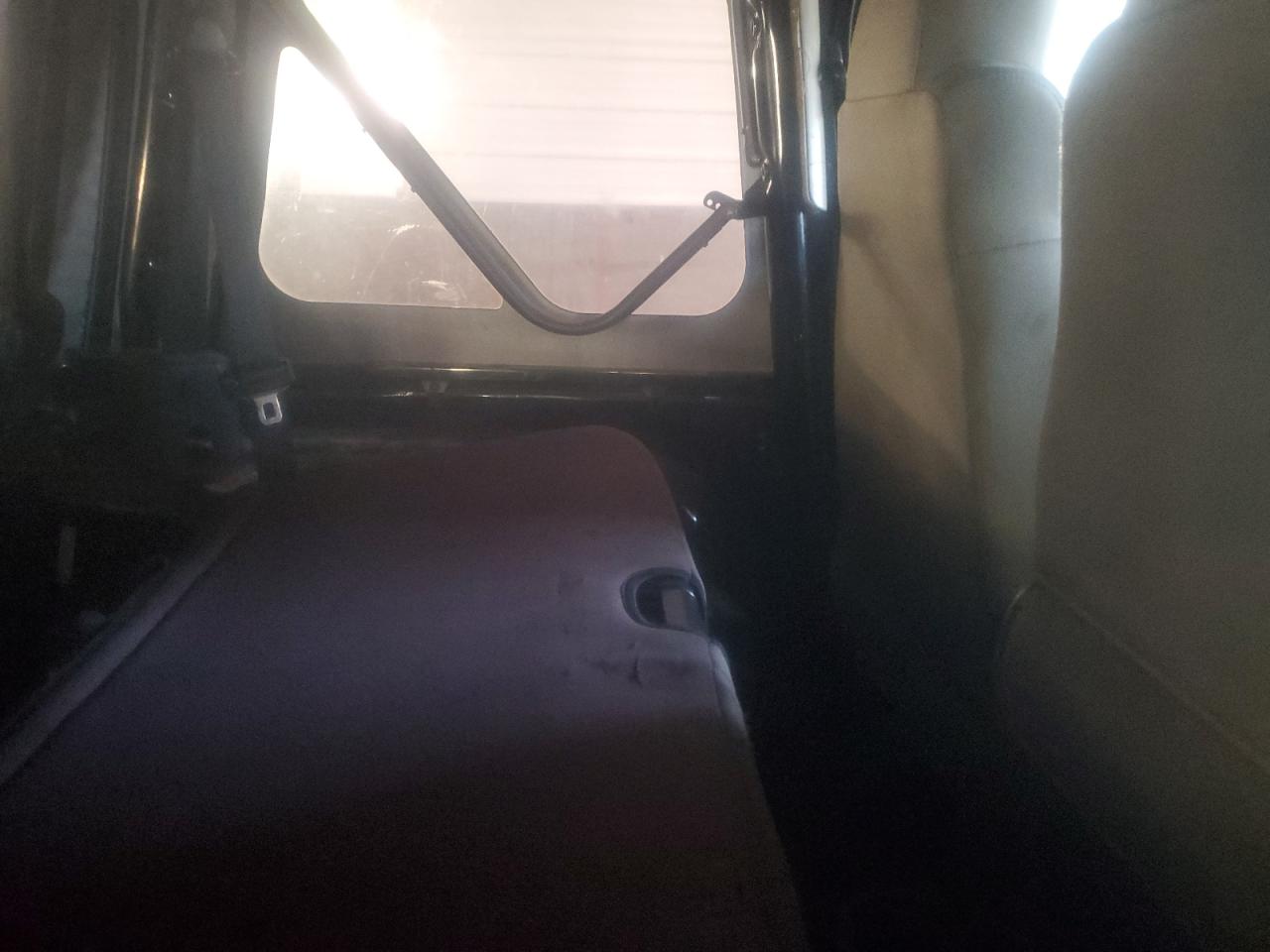 1J4FA59S74P711954 2004 Jeep Wrangler / Tj Sahara